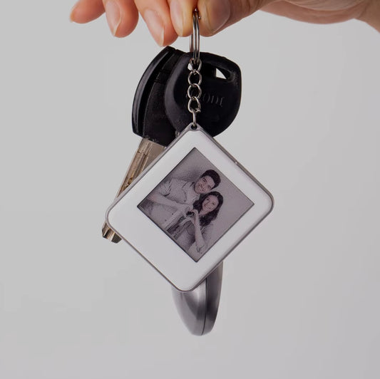 E-ink keychain